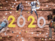 Le chiffre 2020 entourés des personnages de jeux de combat qui sortiront en 2020