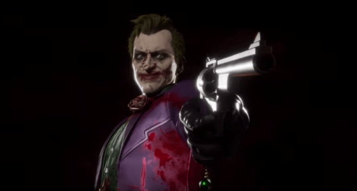 Le Joker dans Mortal Kombat 11 pointant un pistolet dans sa bande-annonce