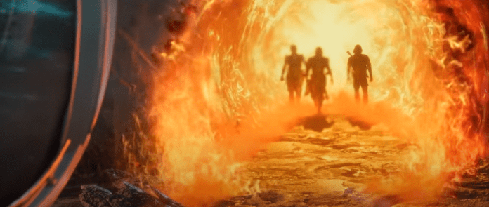 Bande-annonce de Mortal Kombat 11 avec trois silhouettes entourées de feu