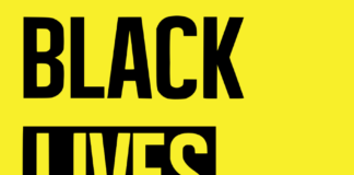 le logo du mouvement #blacklivesmatter sur fond jaune