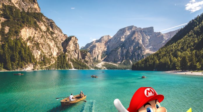 un lagon avec des bateaux dessus et Mario qui pointe du doigt avec une étoile