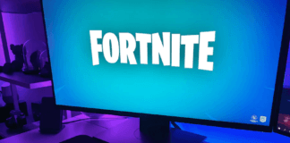 Le logo de fortnite sur un écran de PC